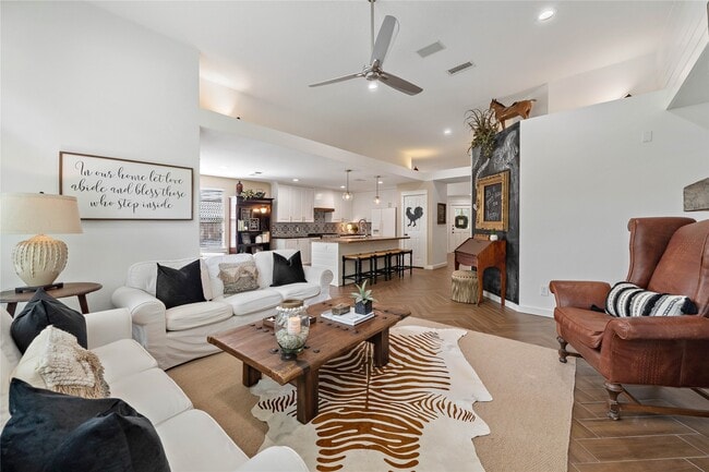 Building Photo - 10 Vinca Trail