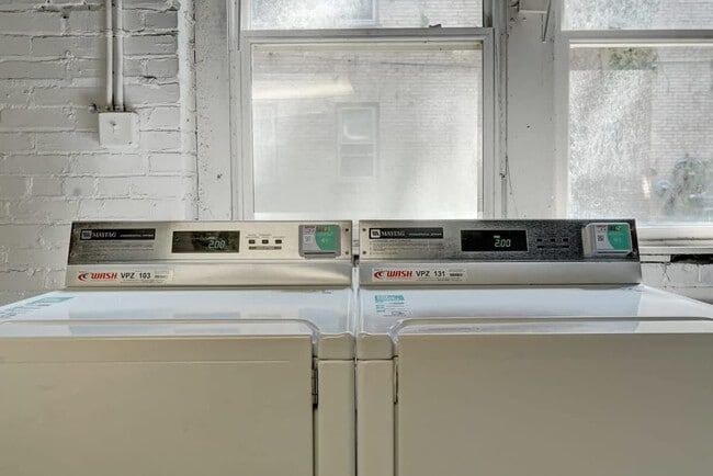 Building Photo - 1927 N Prospect Ave