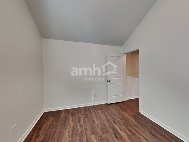 Building Photo - 421 Lossie Ln