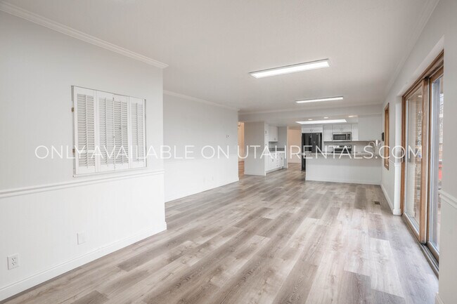 Building Photo - 1160 E 40 N St