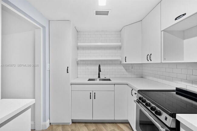 Building Photo - 3301 NE 5th Ave