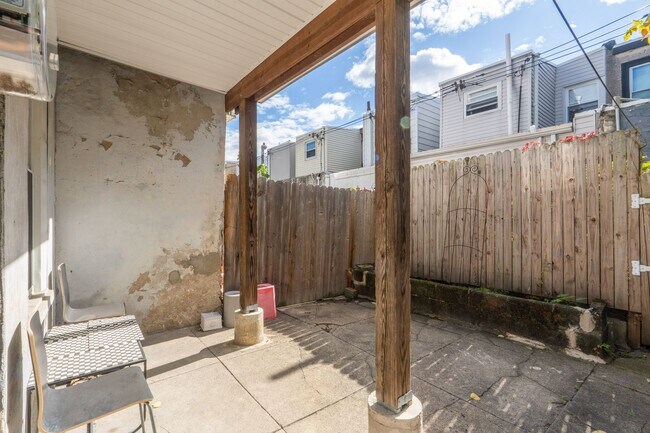 Building Photo - Point Breeze 3 bedroom South Philly