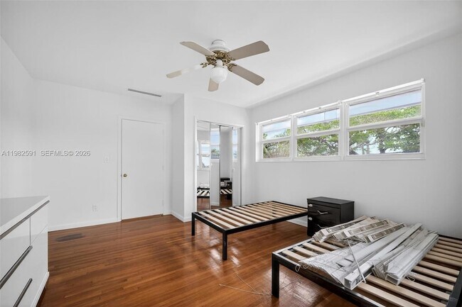 Building Photo - 8651 NE 10th Ct