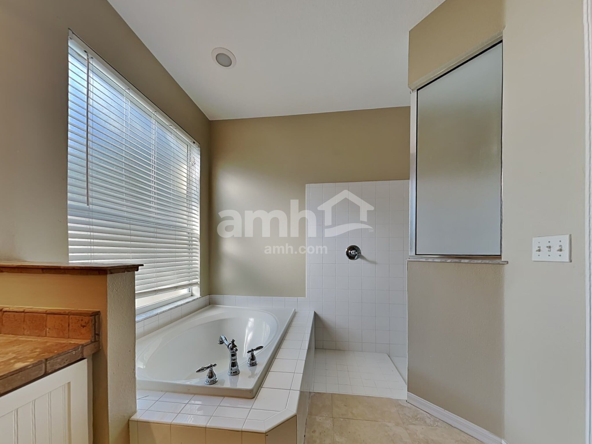 Building Photo - 5018 Sky Blue Dr