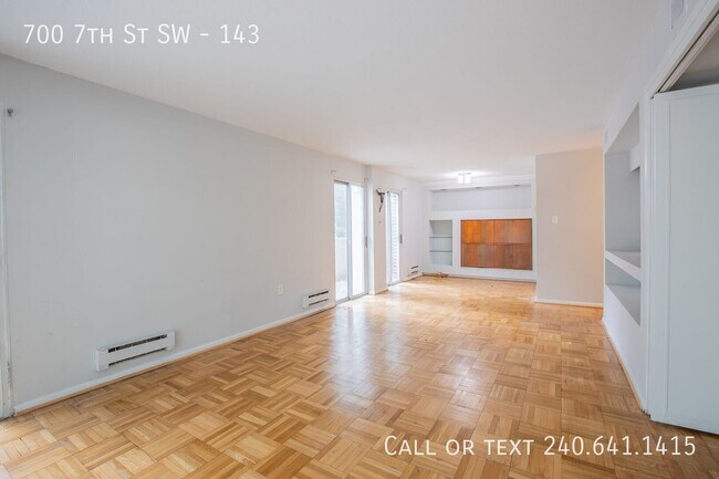 Building Photo - 700 7th St SW