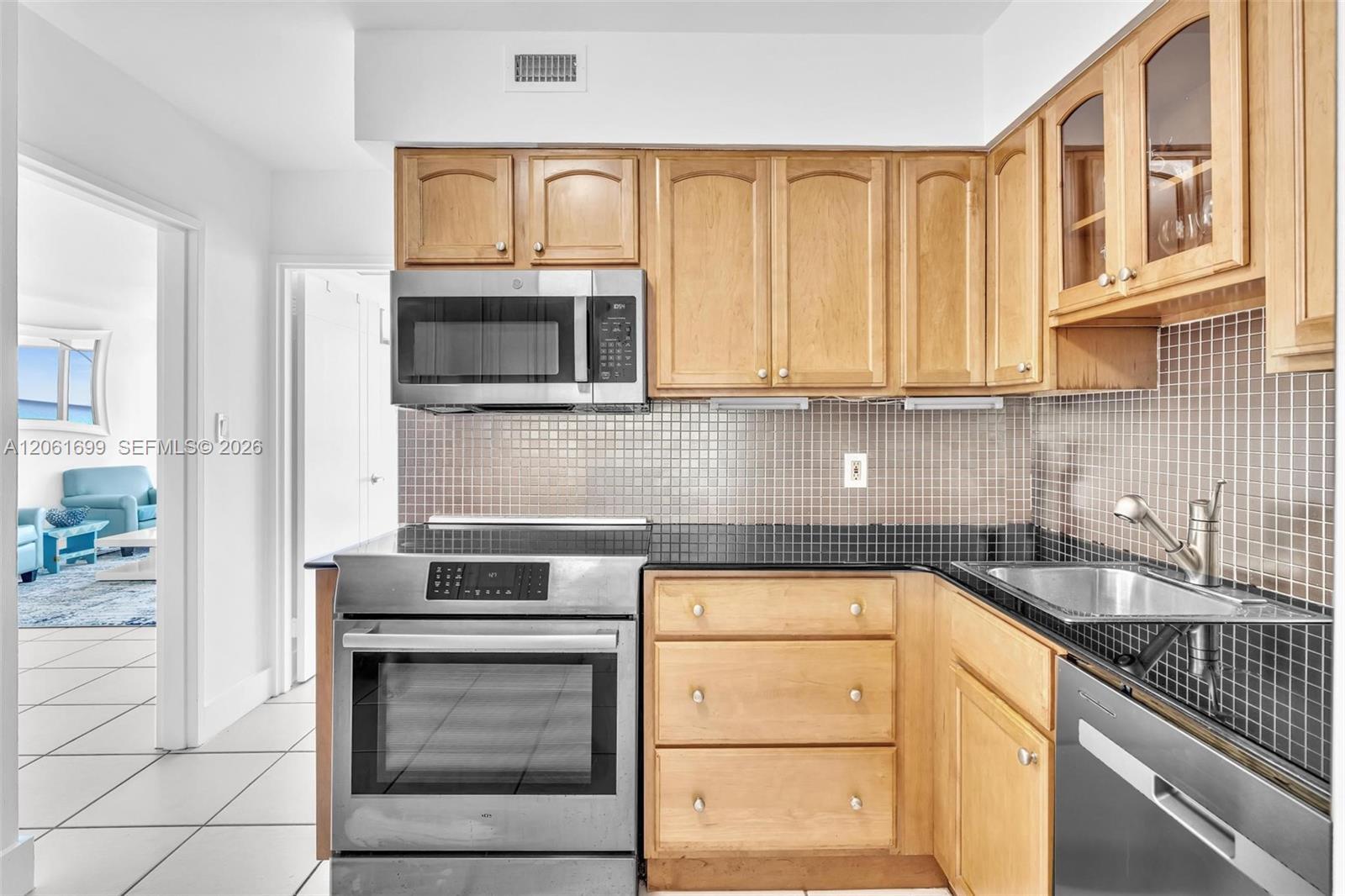 Building Photo - 5161 Collins Ave