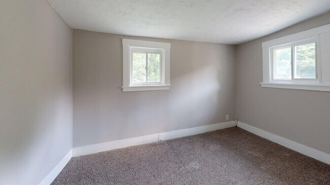 Building Photo - 982 Collinwood Ave
