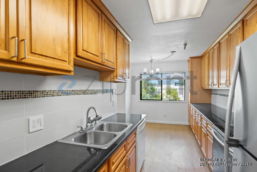 Building Photo - 400 Ortega Ave