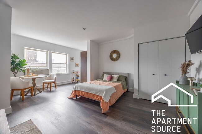 Building Photo - 1555 W Hollywood Ave