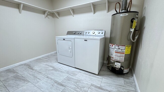 Building Photo - 112 Crestview Dr