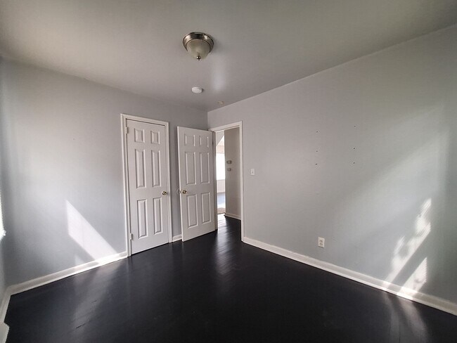 Building Photo - Cozy Four Bedroom Bungalow