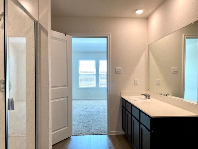 Building Photo - 5111 Knob Hl Dr
