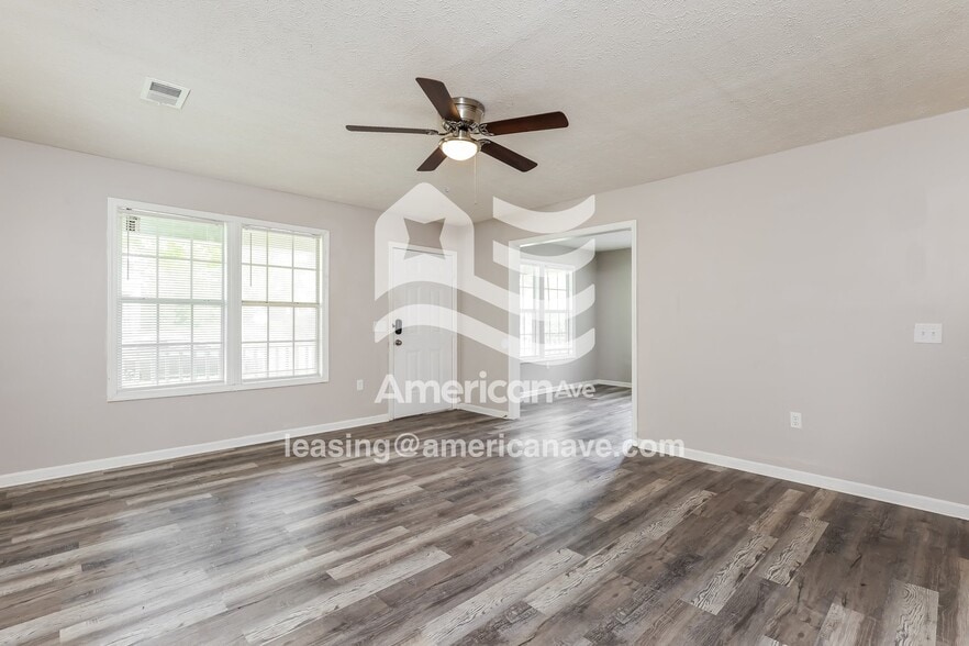 Building Photo - 175 E Bell St