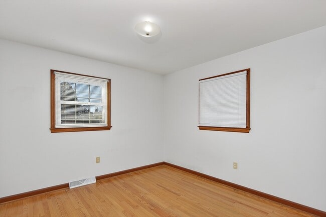 Building Photo - 316 Morningside Dr SW