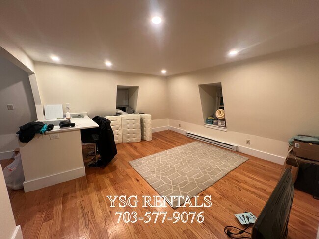 Building Photo - 27 Linwood St