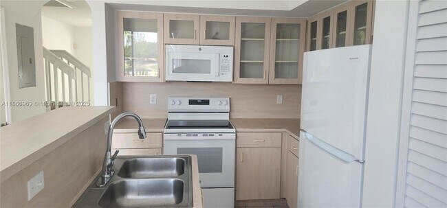 Building Photo - 8545 SW 152nd Ave