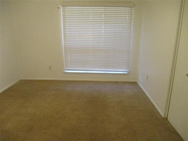 Building Photo - 4704 Valleycrest Dr