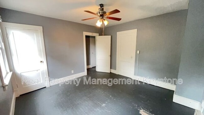Building Photo - 217 Spencer Ave