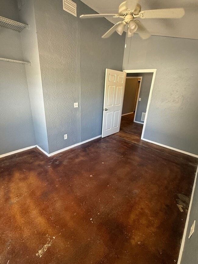 Building Photo - Spacious 4BR/3BA Home on Redmond Street – COMMERCIAL STYLE KITCHEN - Port Charlotte-$500 FIVE HUN...