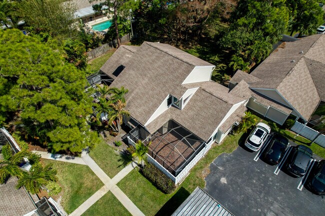 Building Photo - 302 Summerwinds Ln