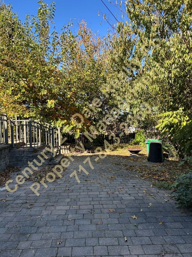 Building Photo - Meade Street 215-217