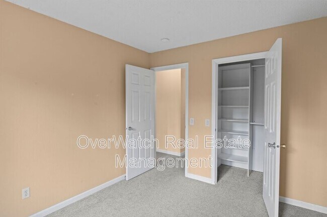 Building Photo - 10400 Lone Tree Dr