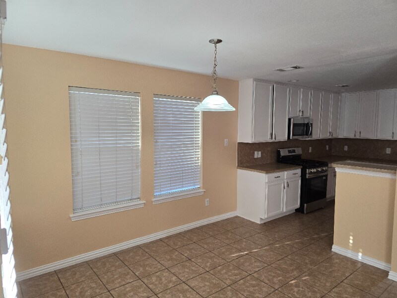 Building Photo - 224 Bluefinch Dr