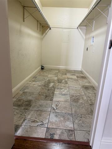 Building Photo - 10440 High Hollows Dr