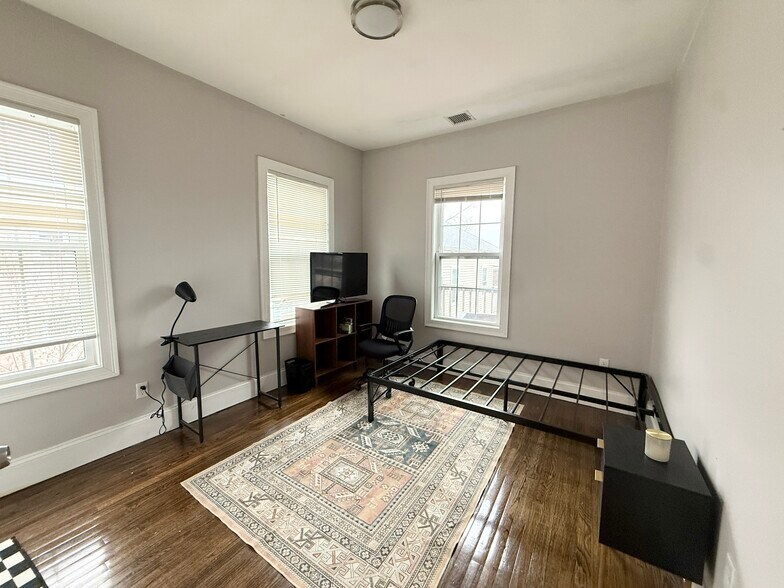 Building Photo - 91 Hillside St