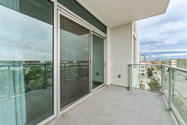 Building Photo - 912 Channelside Dr