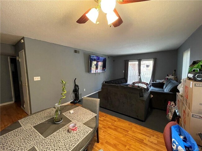 Building Photo - 10 Georgetown Dr