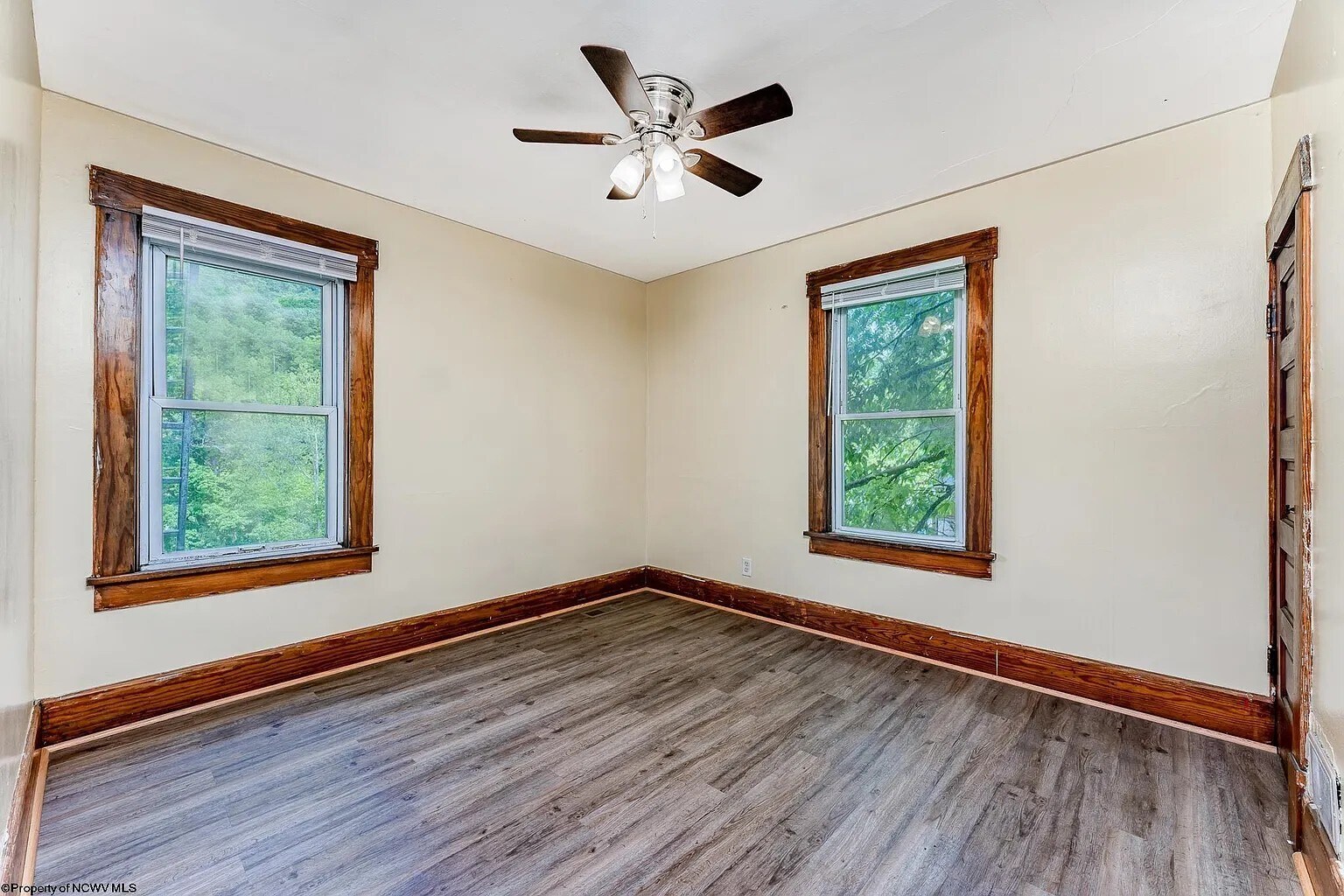 Building Photo - 565 Brockway Ave