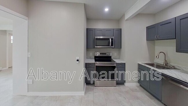 Building Photo - 4 Ten Eyck Ave
