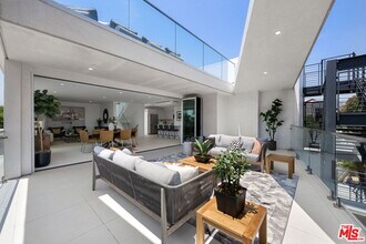 Building Photo - 621 Kings Rd