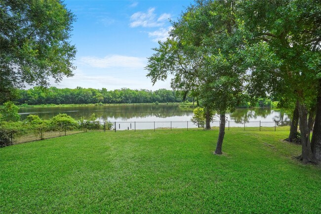 Building Photo - 401 Brook Hollow Dr