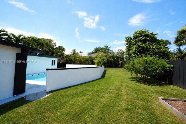 Building Photo - 2573 Conroy Dr
