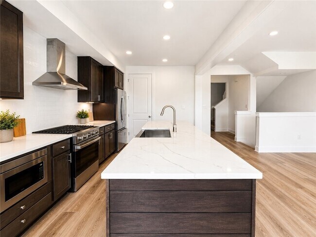 Building Photo - 307 Palisade Wy