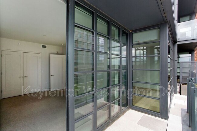 Building Photo - 45 Sutton Square SW