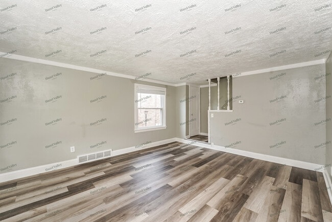 Building Photo - 5565 Beechwood Ave