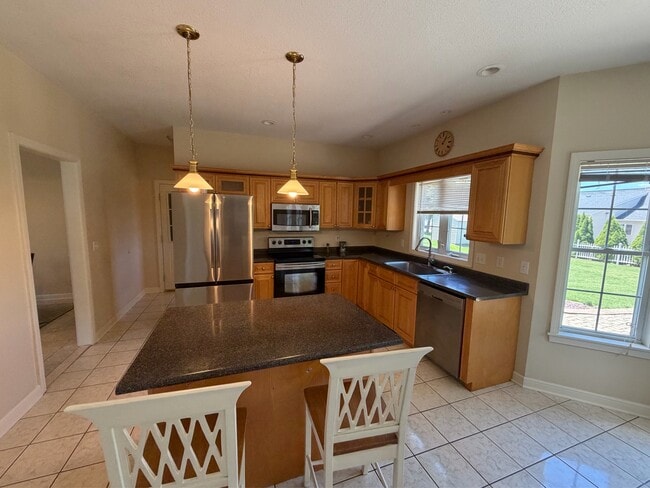 Building Photo - 233 S Bayshore Dr