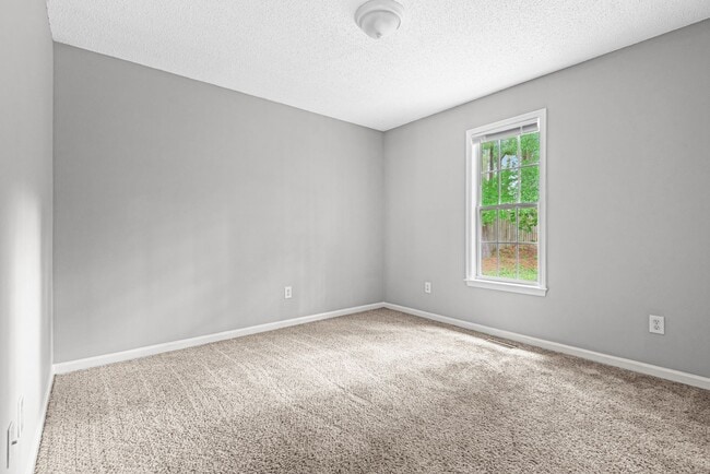 Building Photo - 220 Wood Green Dr