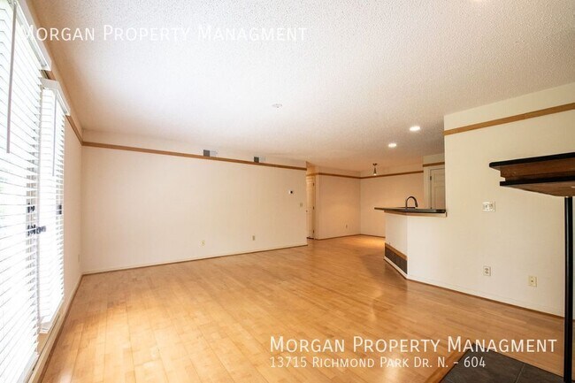 Building Photo - 13715 Richmond Park Dr N