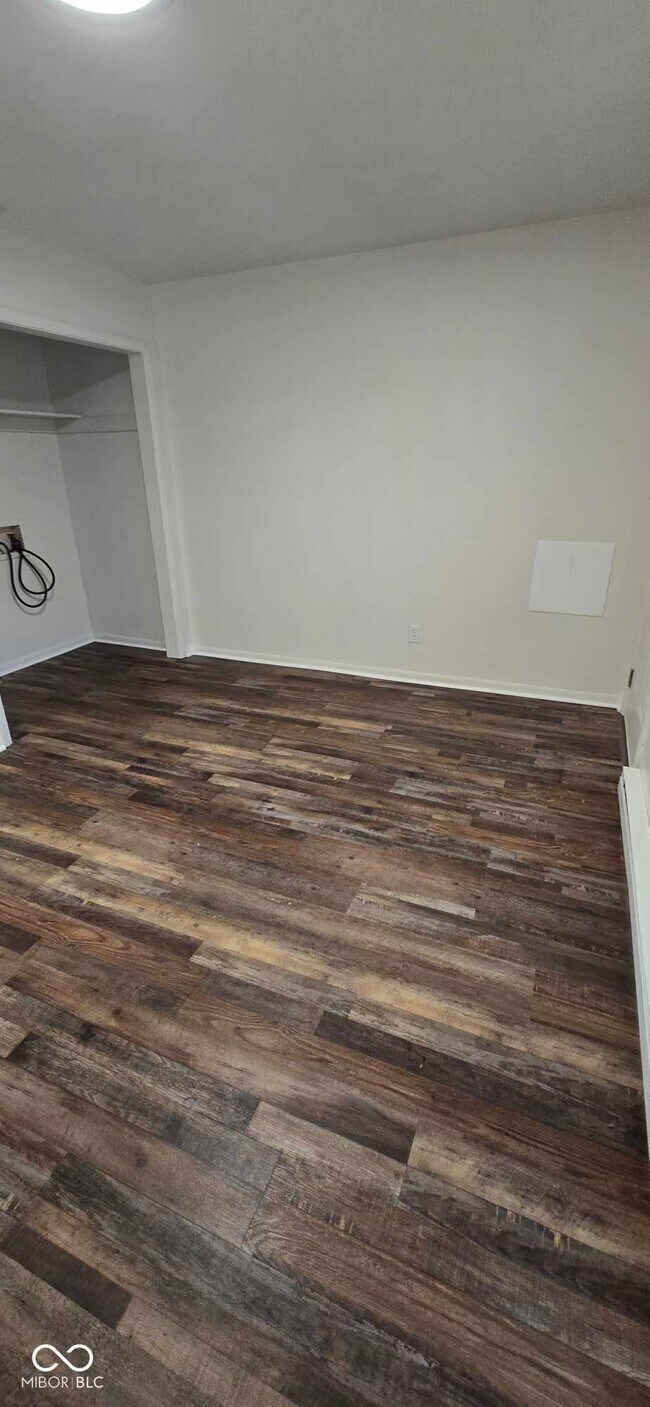 Building Photo - 570 US-52