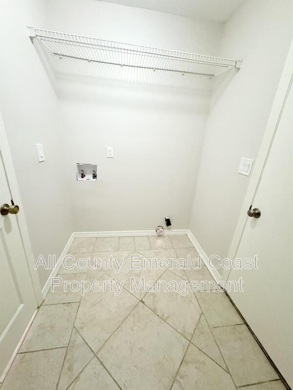 Building Photo - 710 Swan Ln