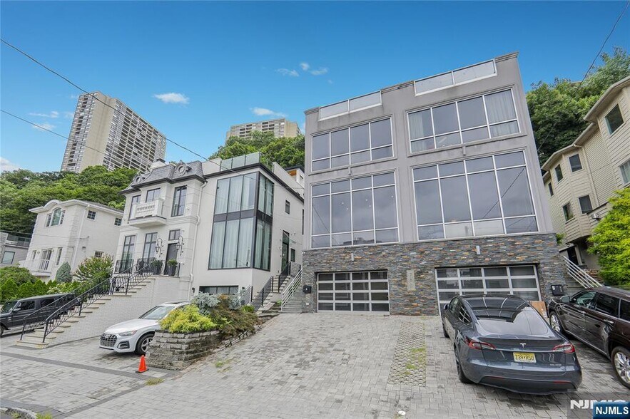 Building Photo - 760A Undercliff Ave