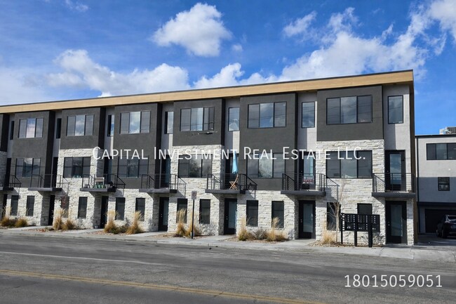 Building Photo - 1689 S W Temple St