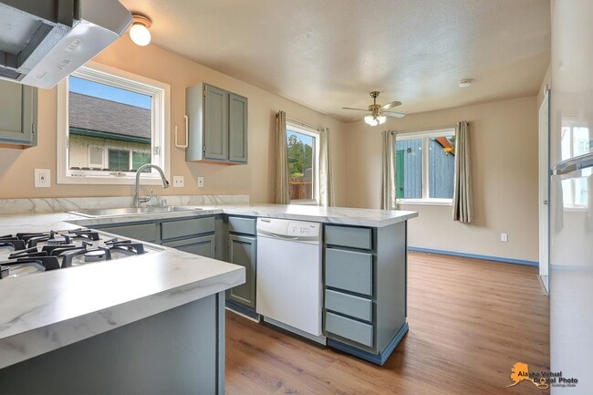 Building Photo - East Anchorage Home with In Unit Laundry a...