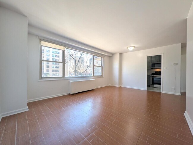 Building Photo - 225 St Pauls Ave