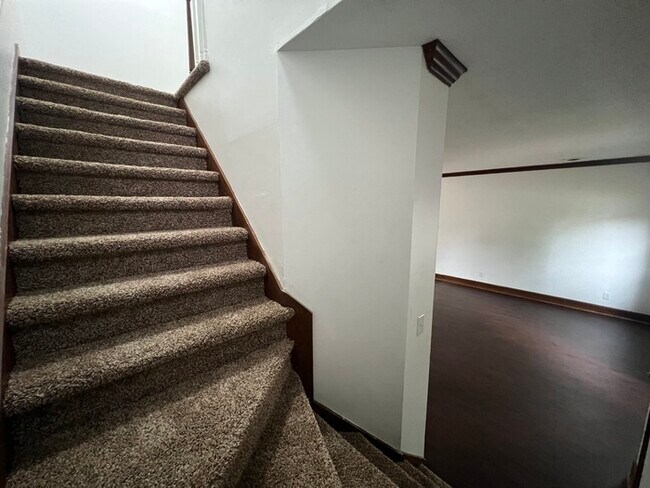 Building Photo - 206 Woodburn Club Ln