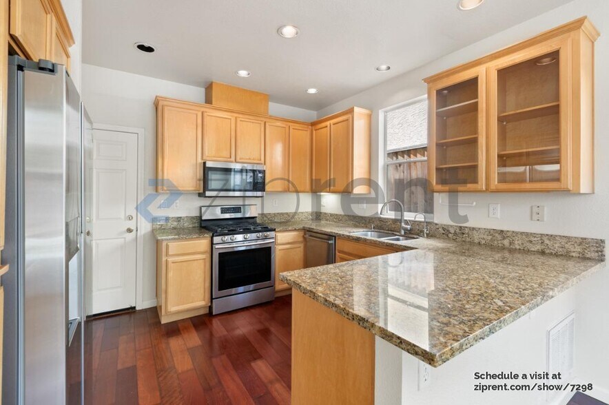 Building Photo - 1021 Nobel Dr